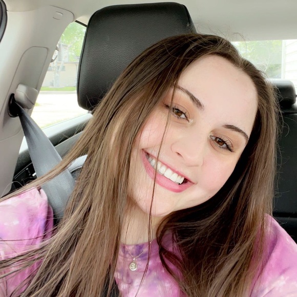 Meet your Posher, Alyssa - Picture 1 of 1